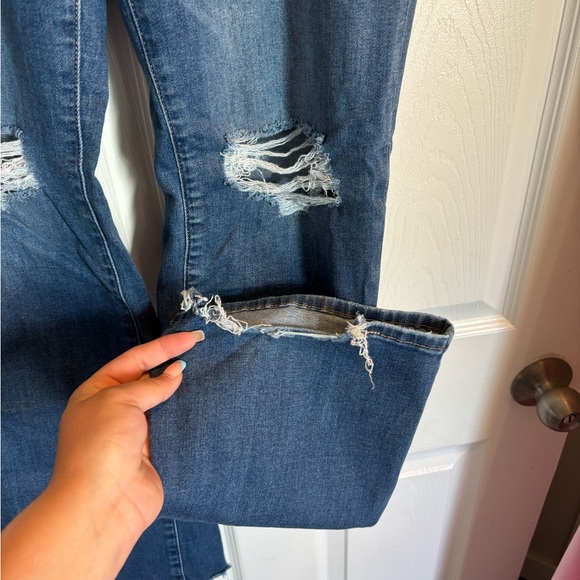 American Eagle hi-rise skinny kick(next level stretch) distressed jeans. - Picture 3 of 6